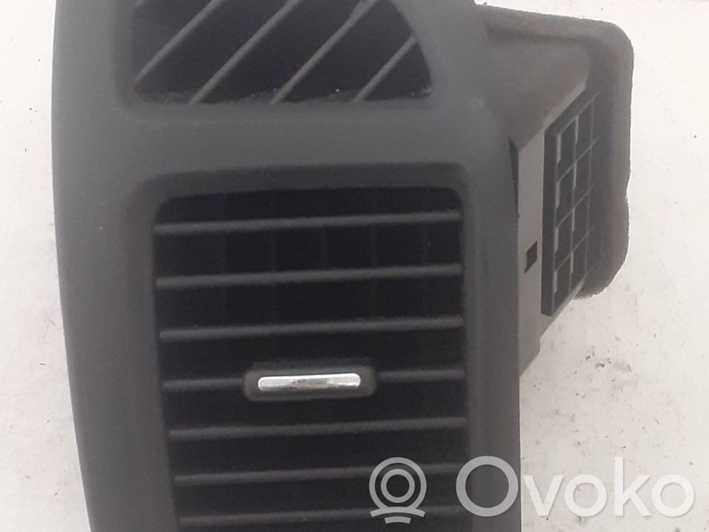 KIA Carnival Dysze / Kratki nawiewu deski rozdzielczej 