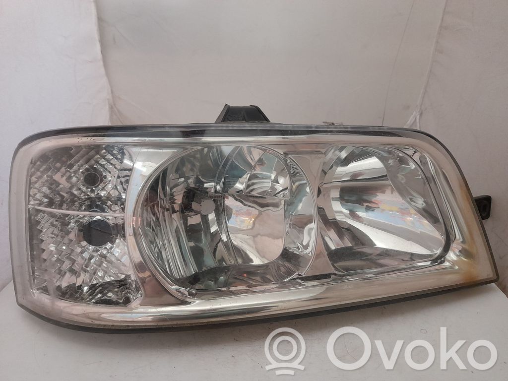 Phare frontale   20A677B