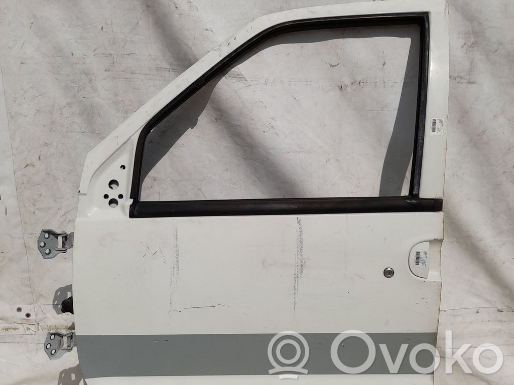 Nissan Vanette Puerta delantera 