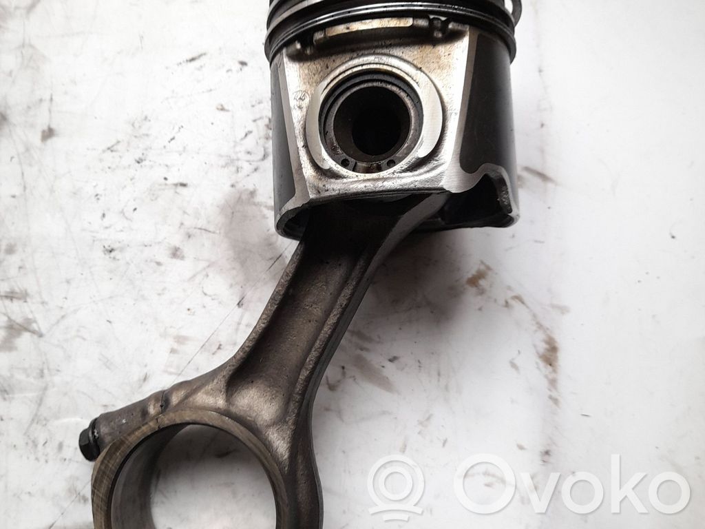 Iveco Daily 5th gen Piston 