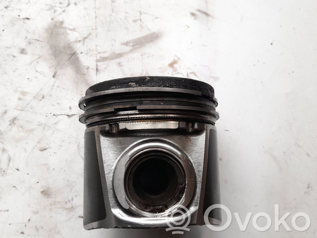 Iveco Daily 5th gen Piston 