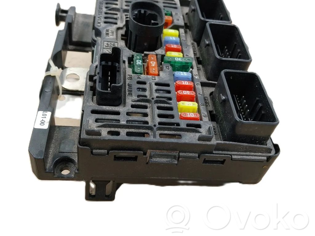 Peugeot 407 Módulo de fusible 