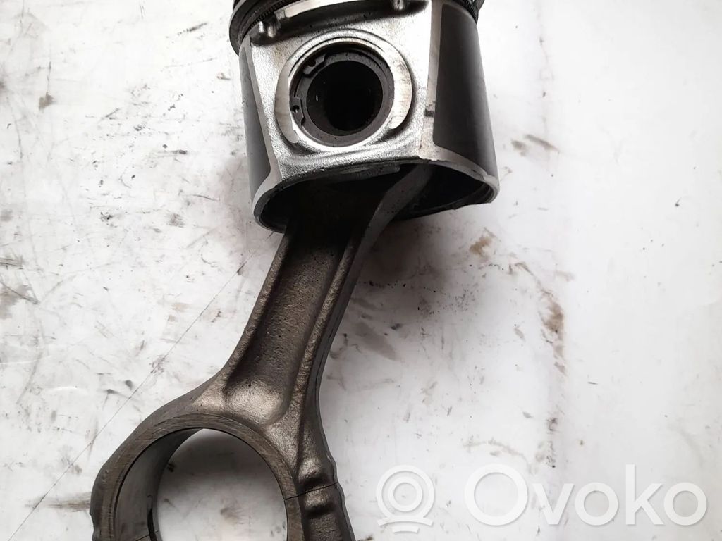 Iveco Daily 5th gen Piston 
