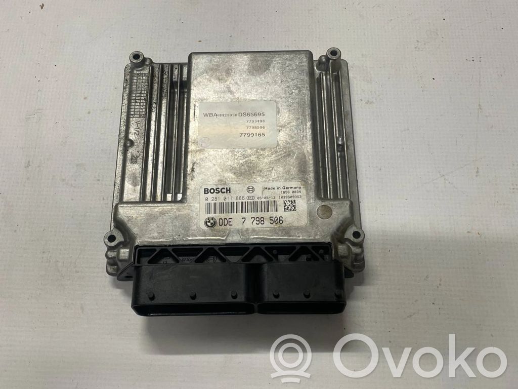 BMW 7 E65 E66 Variklio valdymo blokas 