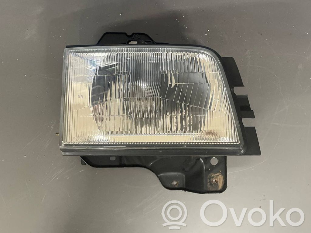 Isuzu Trooper Phare frontale 