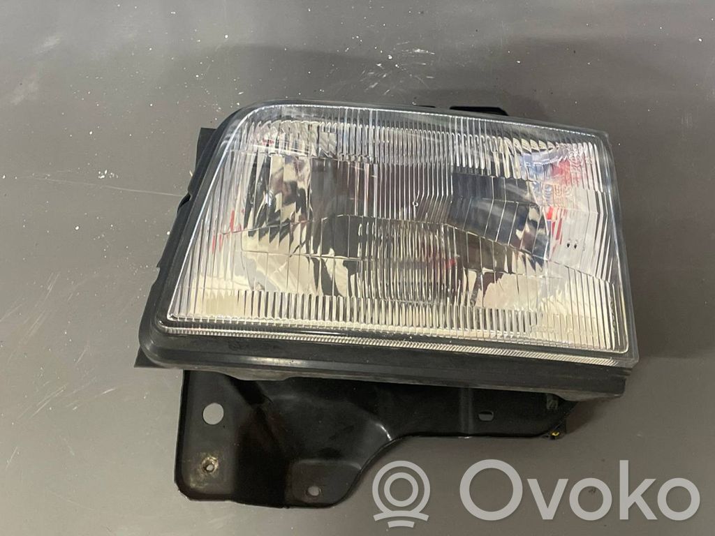 Isuzu Trooper Phare frontale 