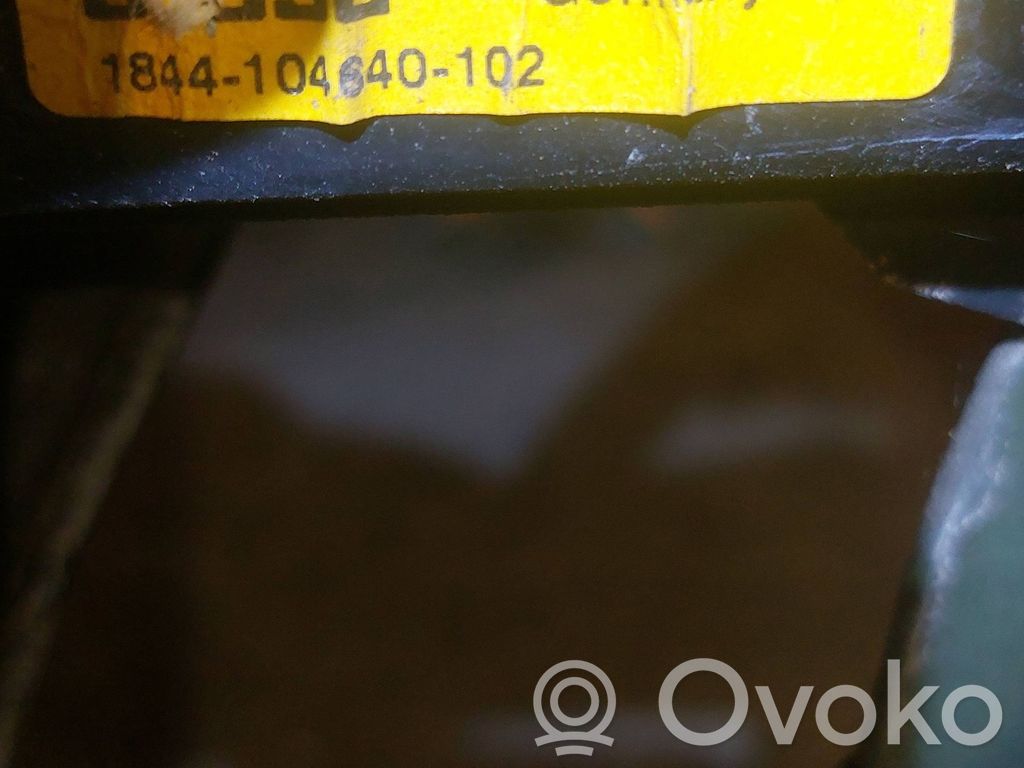 Audi A4 S4 B6 8E 8H Ramka szyby drzwi przednich 