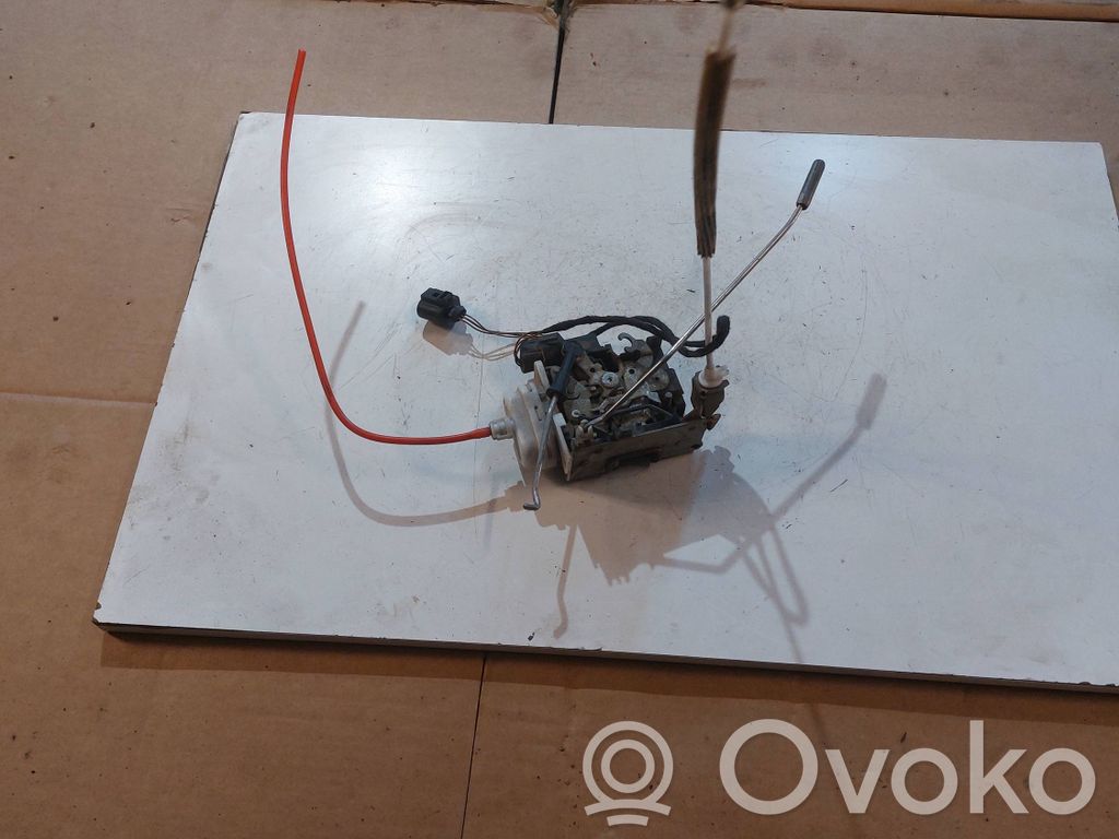 Front door lock   8D1837015F