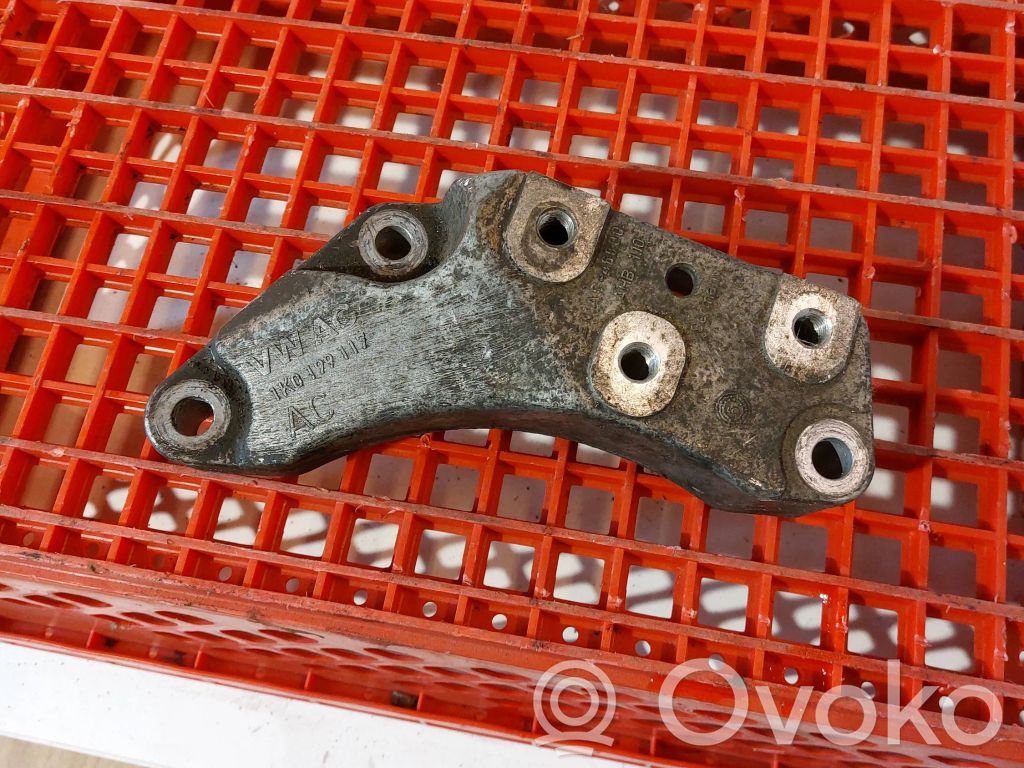 Volkswagen PASSAT B6 Engine mounting bracket 