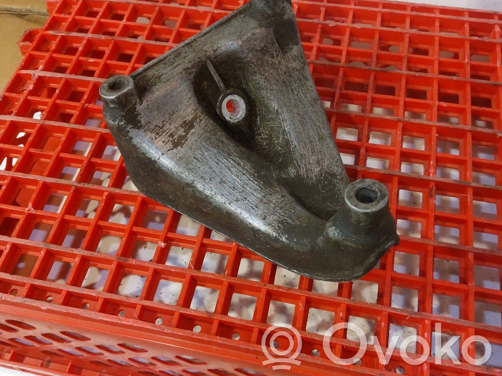 Audi A8 S8 D2 4D Engine mounting bracket 