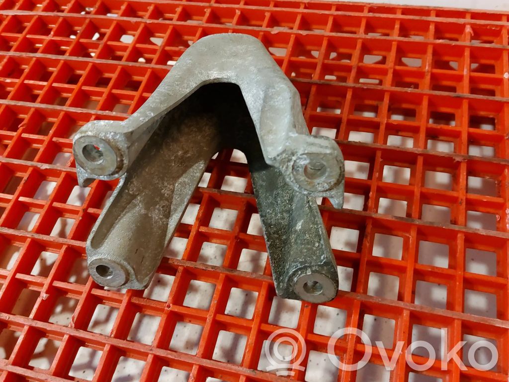 Audi A8 S8 D3 4E Engine mounting bracket 
