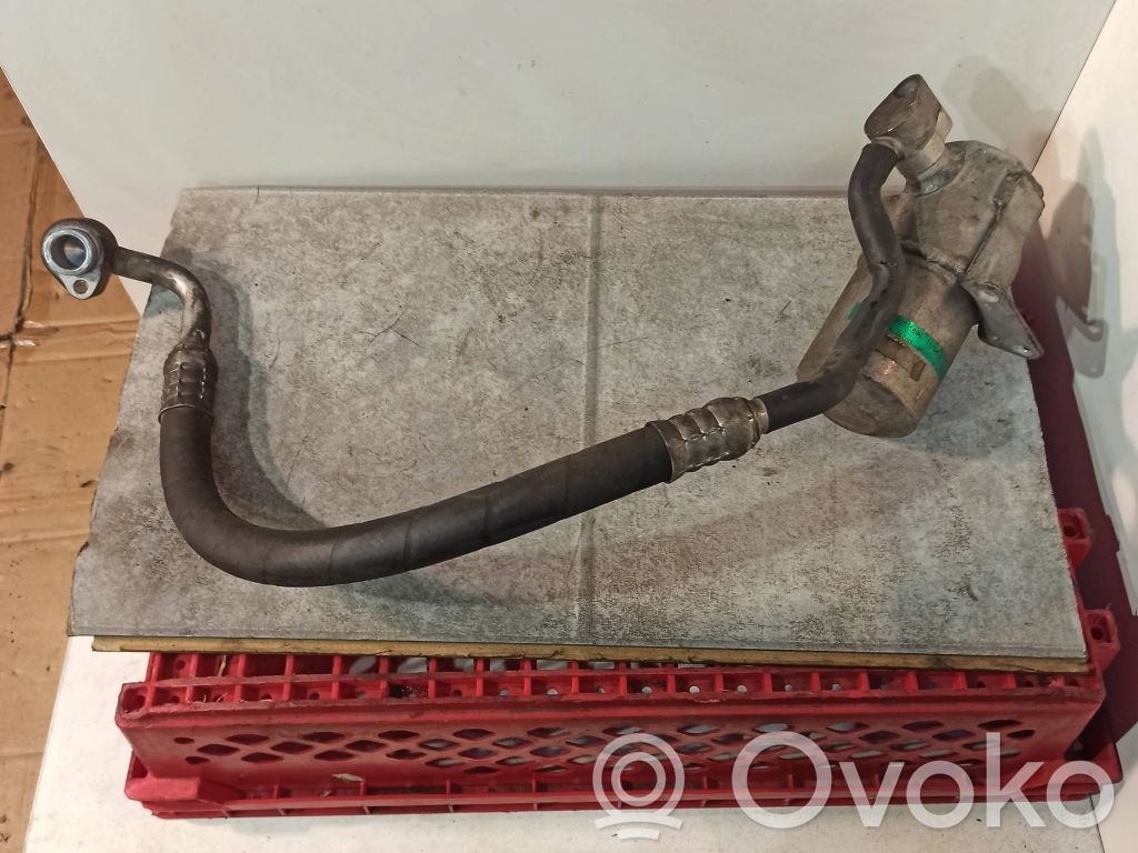 Audi A8 S8 D3 4E Ilmastointilaitteen putki (A/C) 