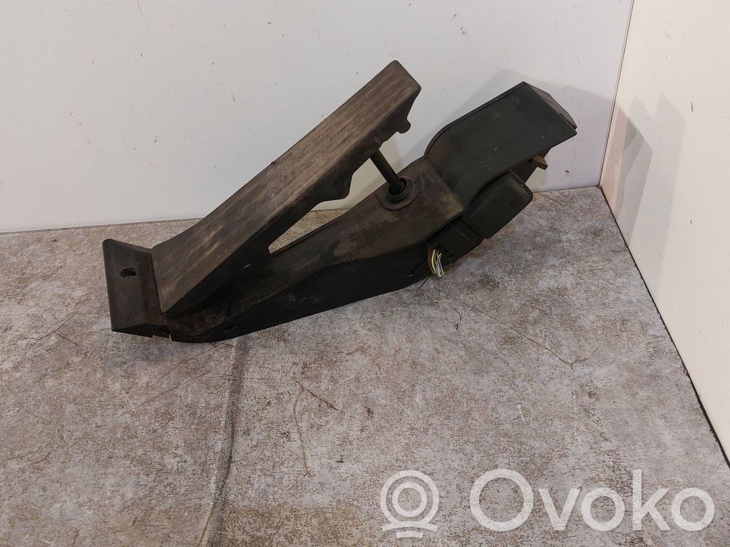 Pedal del acelerador   6766930,6918010