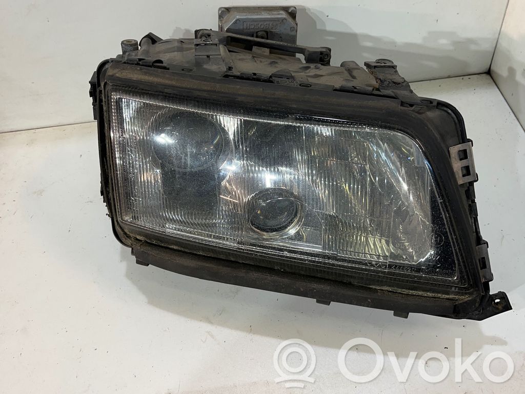 Audi A8 S8 D2 4D Phare frontale 