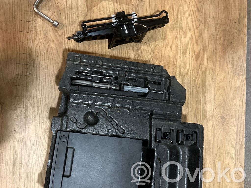BMW X3 E83 Other trunk/boot trim element 