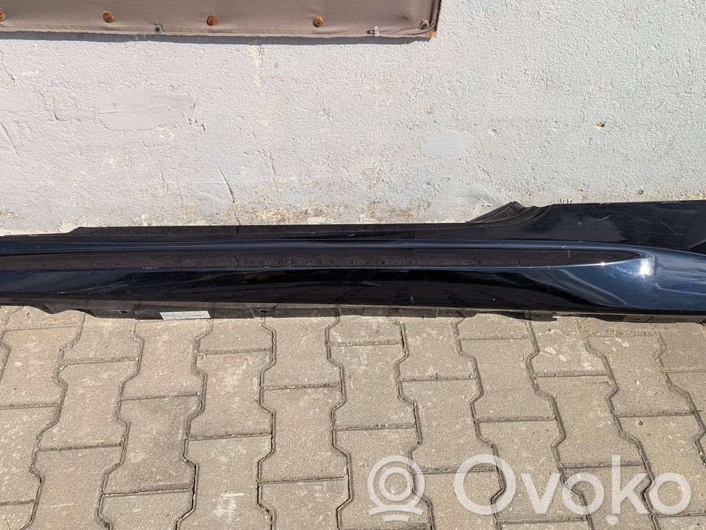 Slenkstis   51777899843