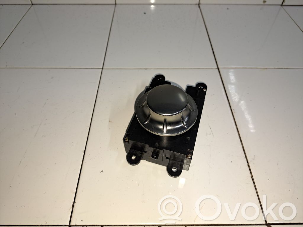 BMW 5 E60 E61 Multimediju kontrolieris 