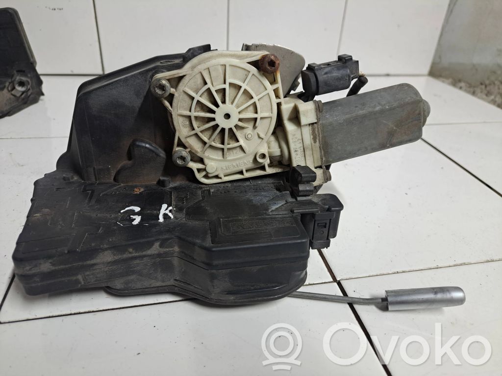 BMW 7 E65 E66 Takaoven lukko 