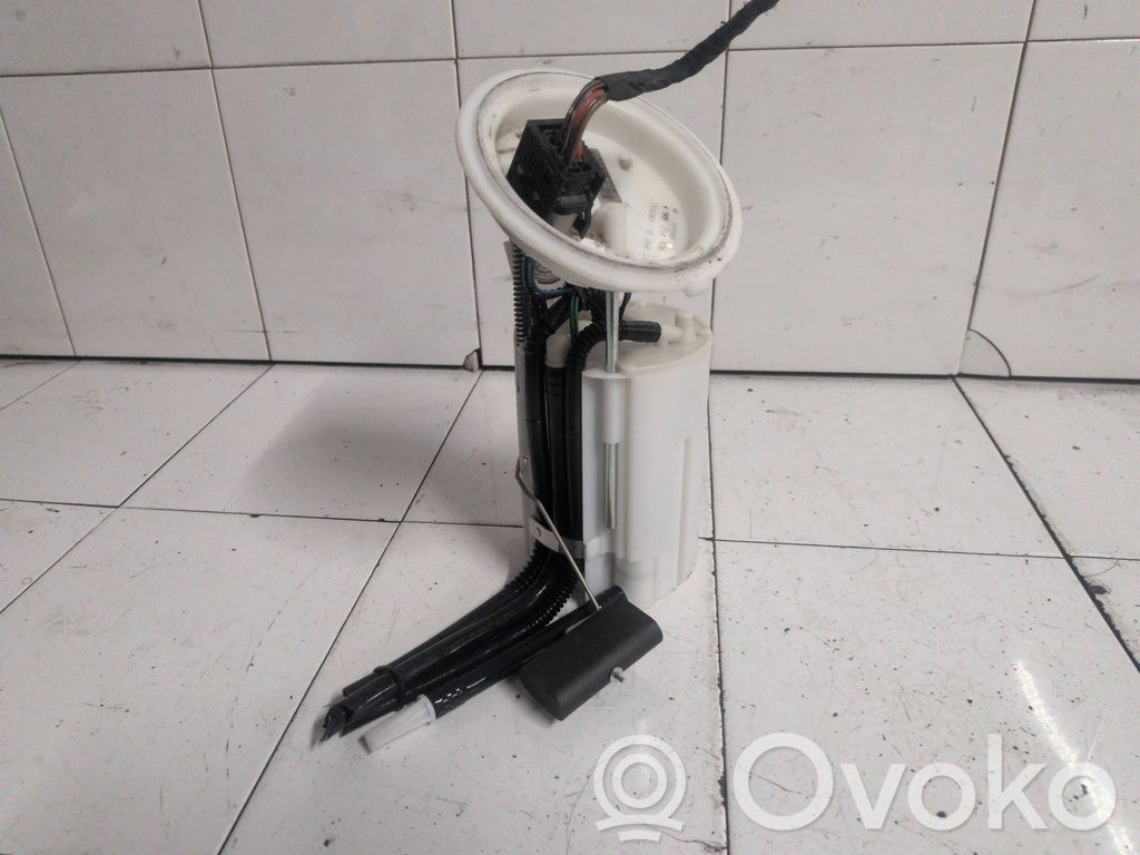 BMW 5 E60 E61 Polttoainesäiliön pumppu 