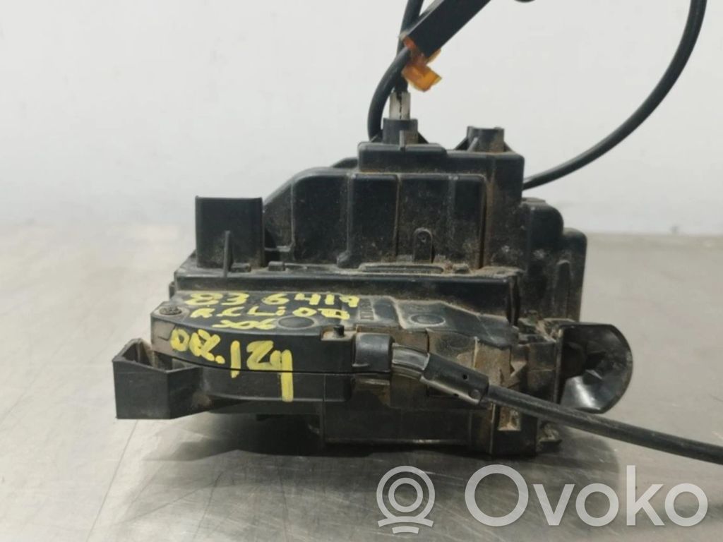 Renault Clio III Front door lock 