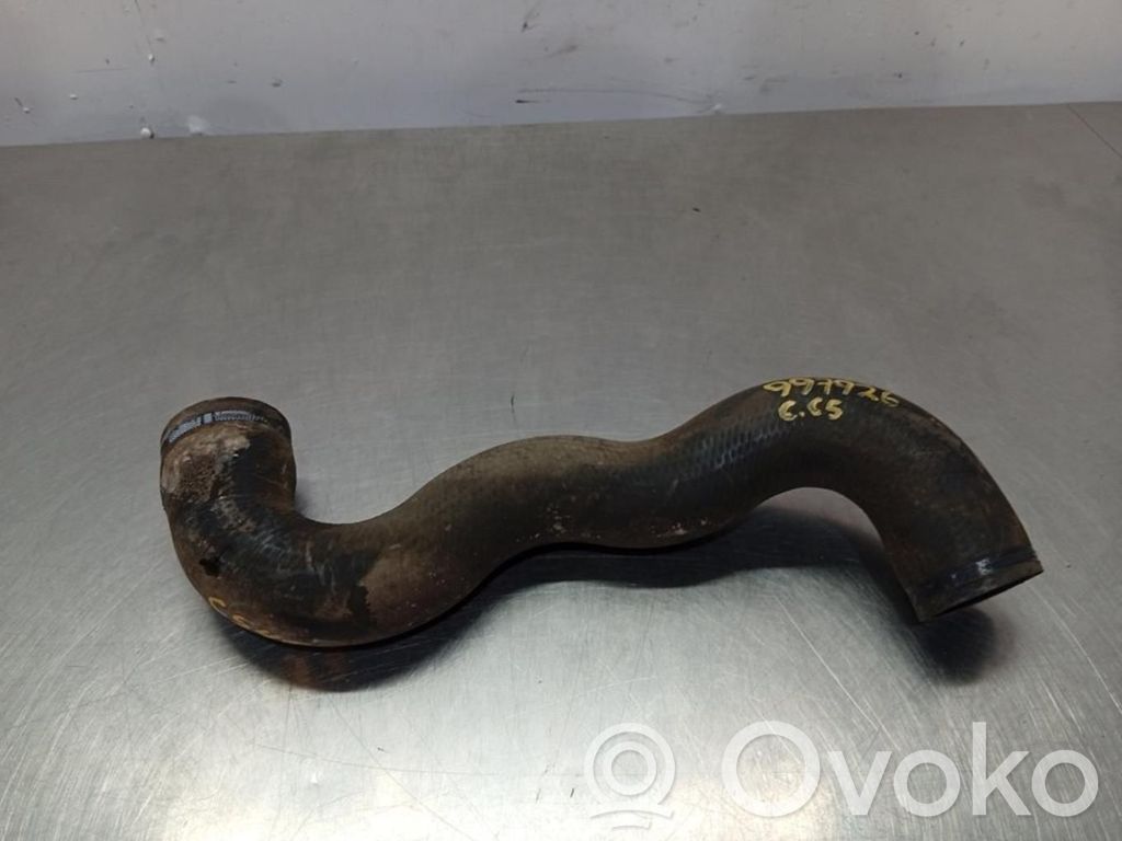 Oil fill pipe