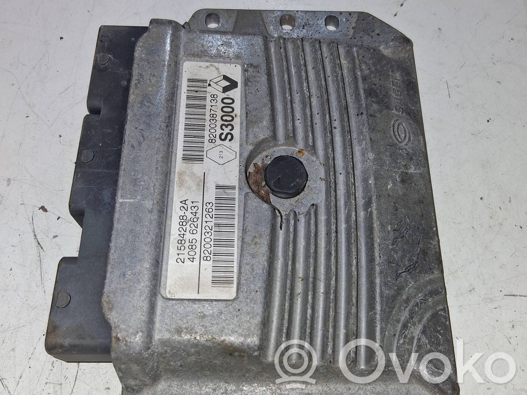 Unidad de control/módulo del motor   215842882A,8200321263,8200387138