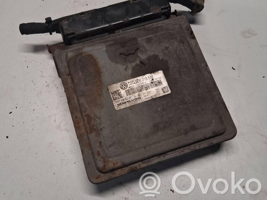 Volkswagen PASSAT B6 Engine control unit/module 