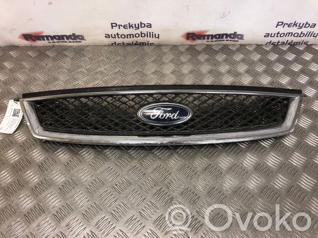 Ford Focus Etupuskurin ylempi jäähdytinsäleikkö 