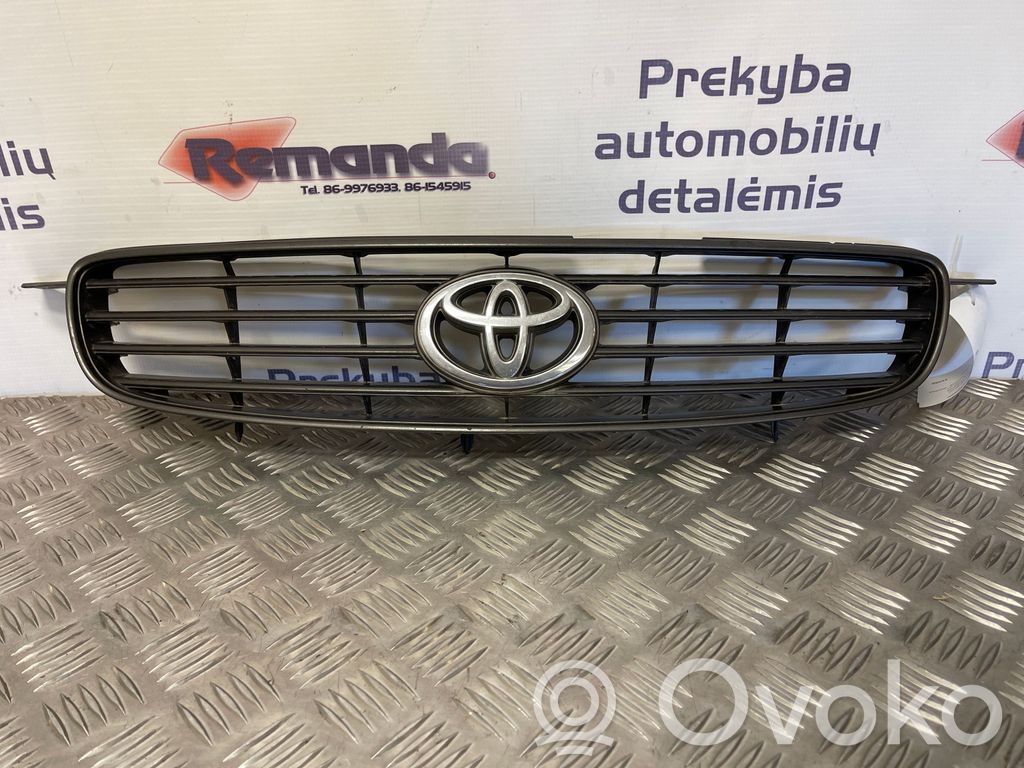 Toyota Corolla E110 Etupuskurin ylempi jäähdytinsäleikkö 