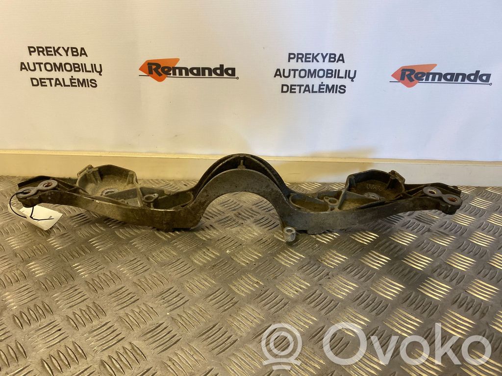 BMW X3 E83 Engine mounting bracket 