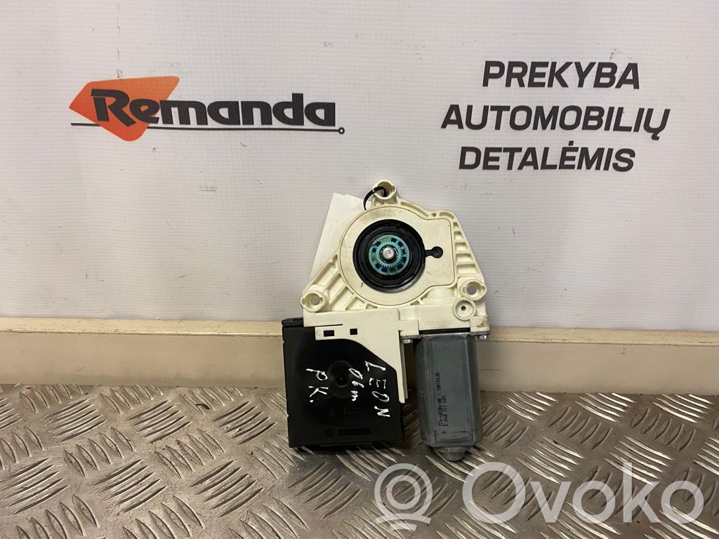Seat Leon (1P) Silnik regulatora szyby drzwi przednich 