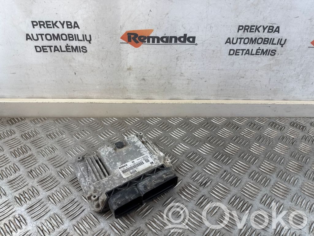 Opel Vectra C Engine control unit/module 