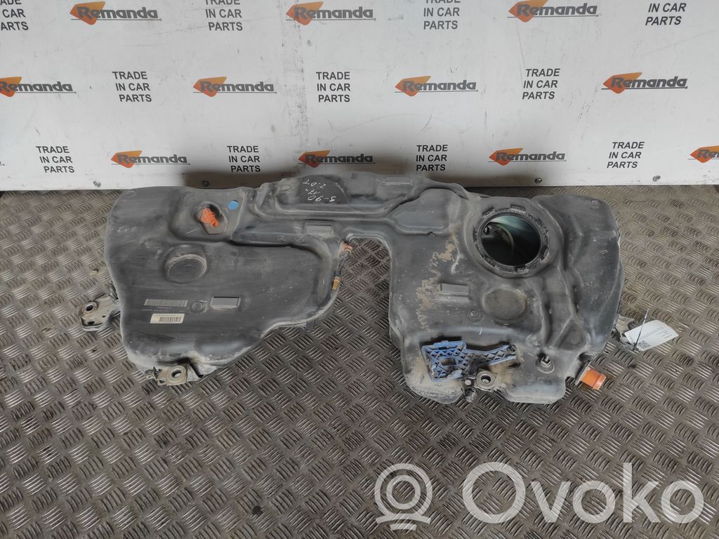 Volvo S90, V90 Polttoainesäiliö 