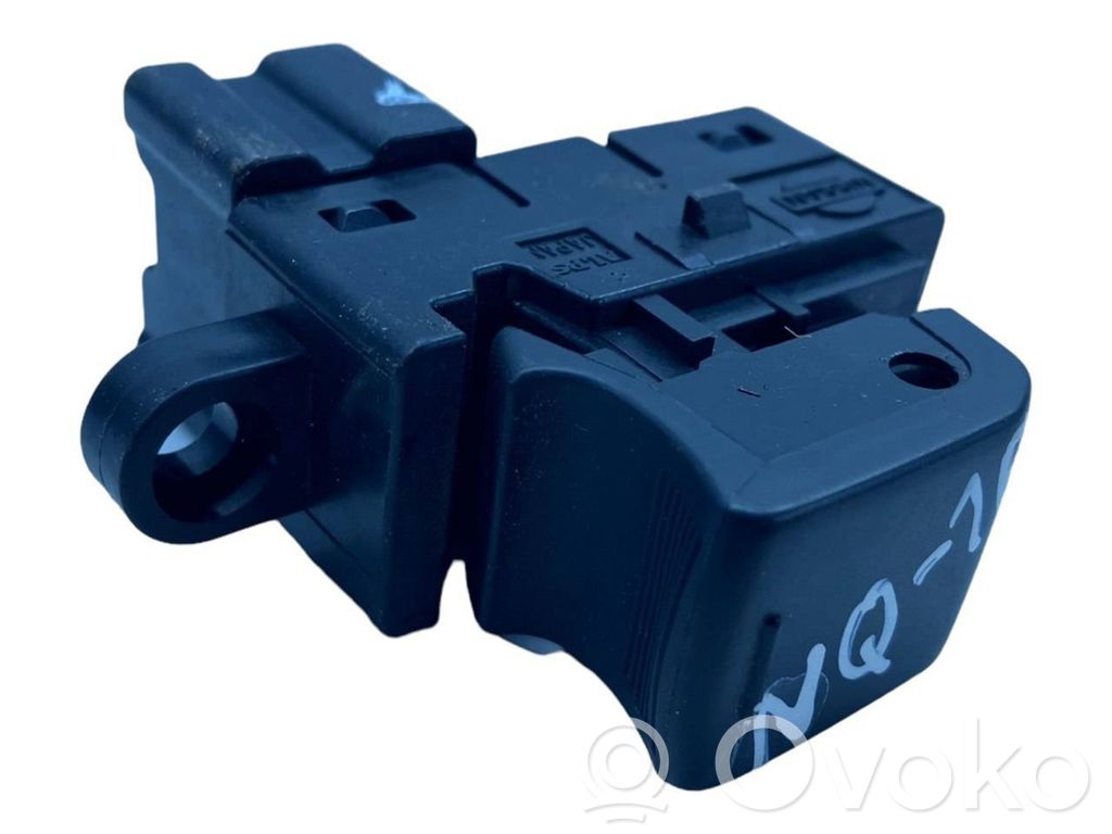 Nissan Qashqai Electric window control switch 