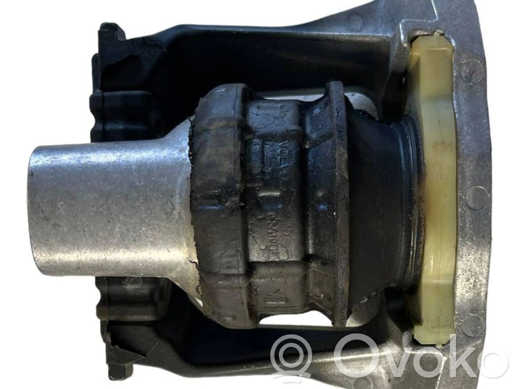 Volvo V60 Engine mounting bracket 