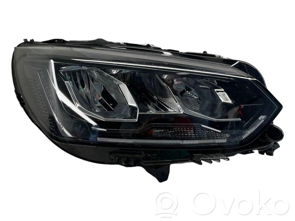 Peugeot 2008 II Lampa przednia 