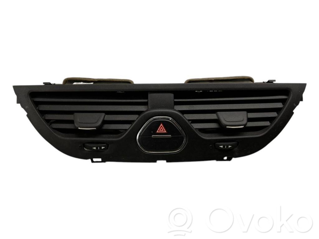 Opel Corsa E Dysze / Kratki środkowego nawiewu deski rozdzielczej 