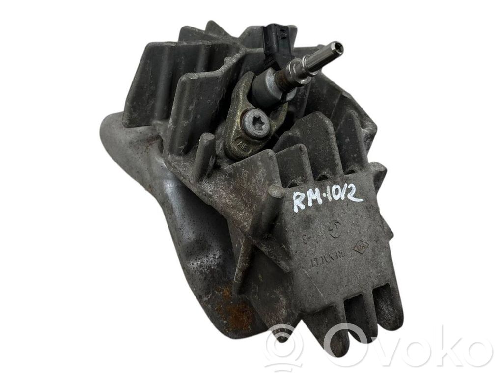 Engine mount bracket   820074844