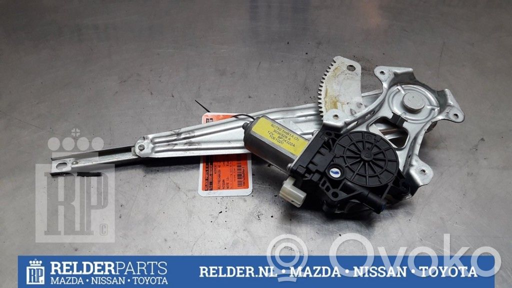 Rear door manual window regulator