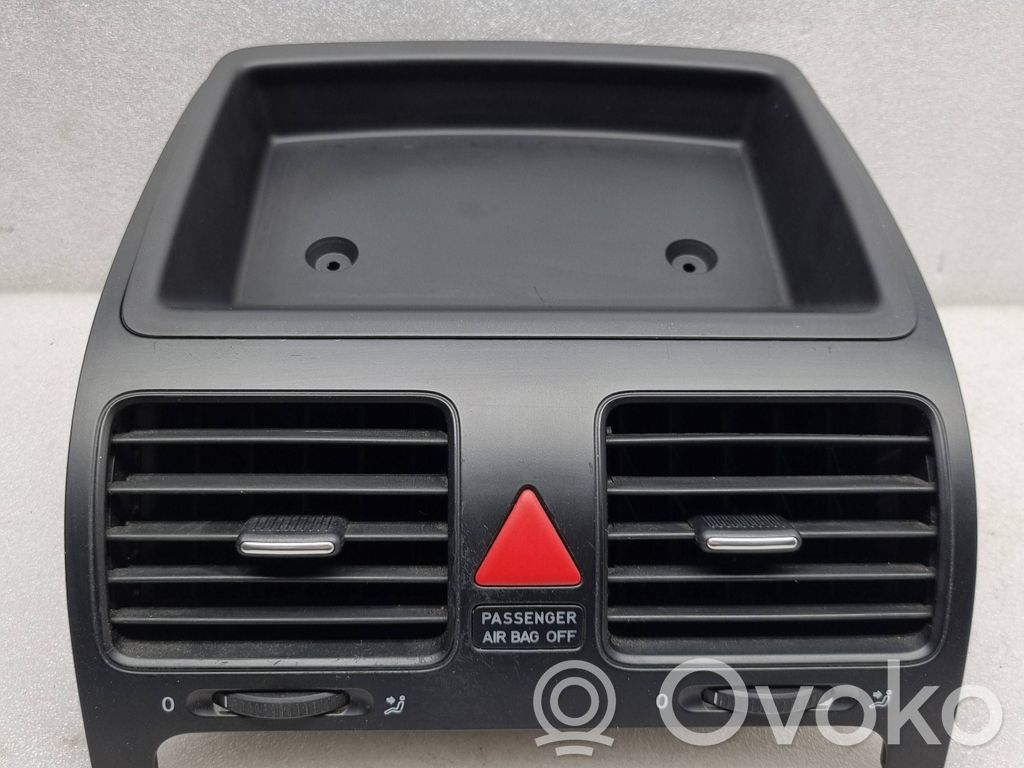 Volkswagen Jetta V Rejilla de ventilación central del panel 