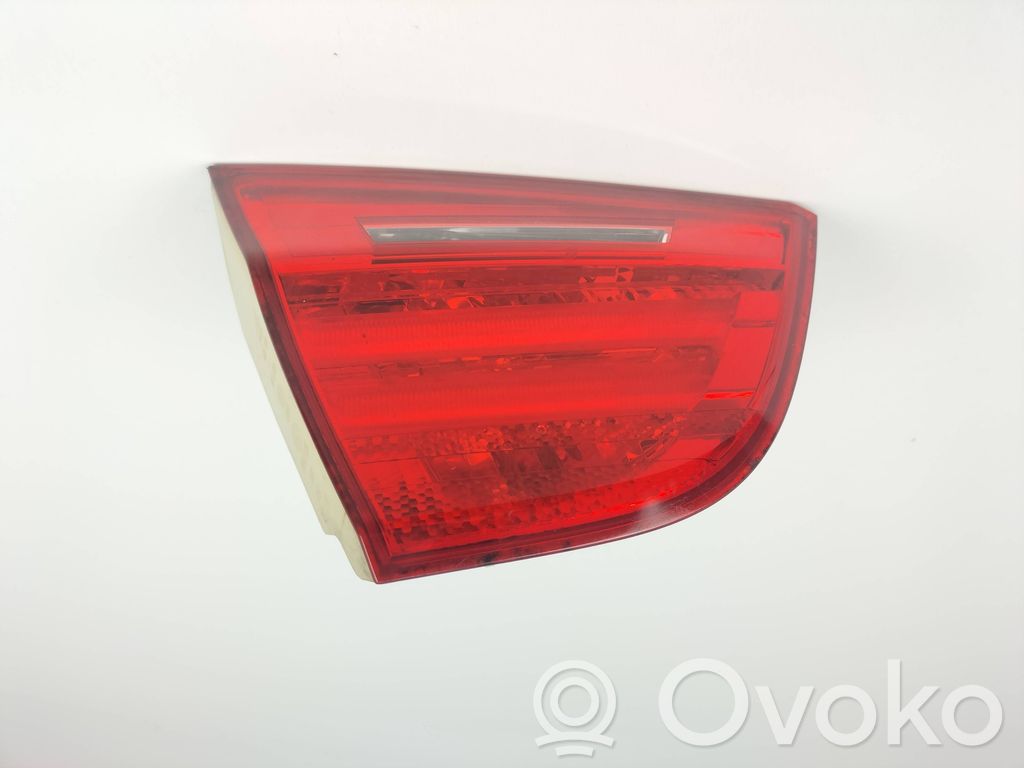 BMW 3 E90 E91 Aizmugurējais lukturis pārsegā 