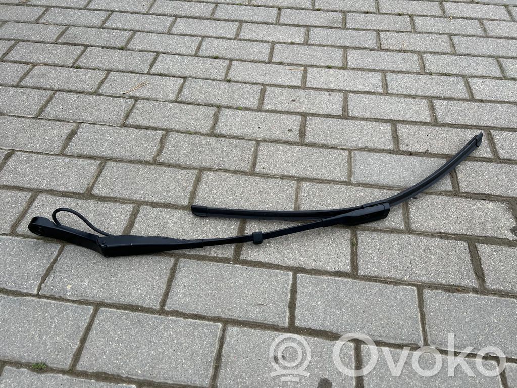Tesla Model Y Heckscheibenwischer 