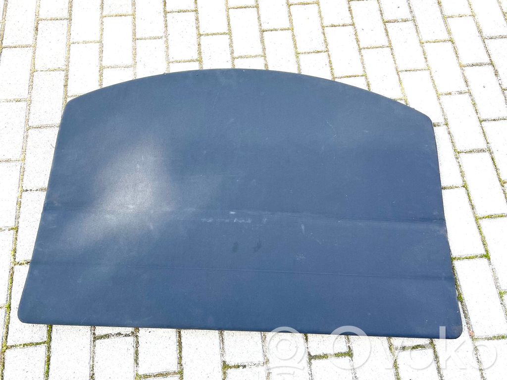 Tesla Model Y Hattuhylly 
