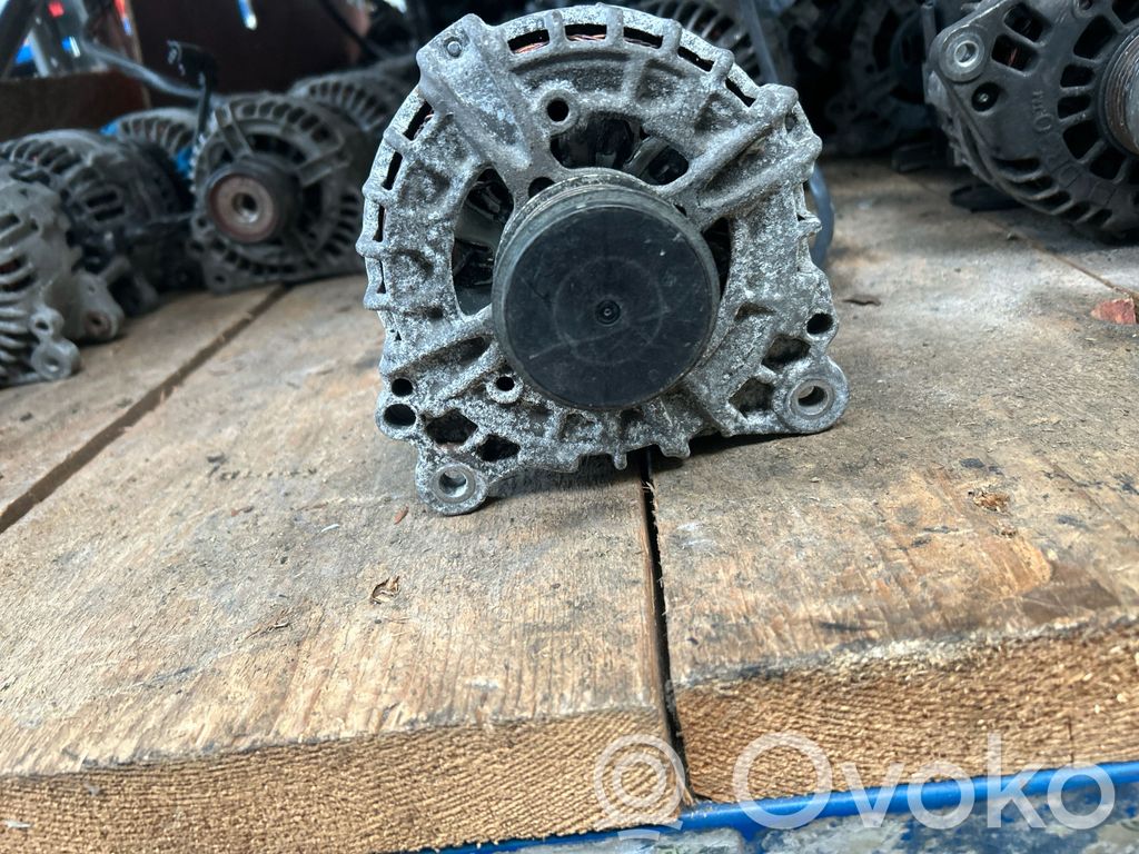 Volkswagen PASSAT B7 Generatore/alternatore 