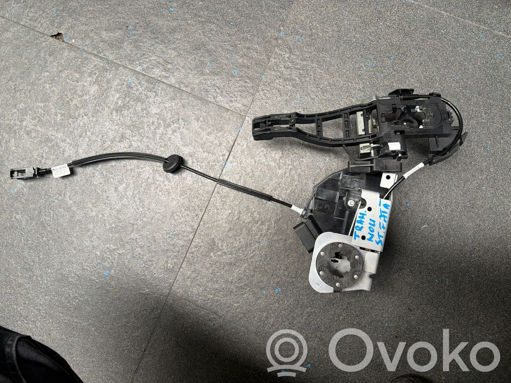 Ford Transit VII Front door lock (next to the handle) 