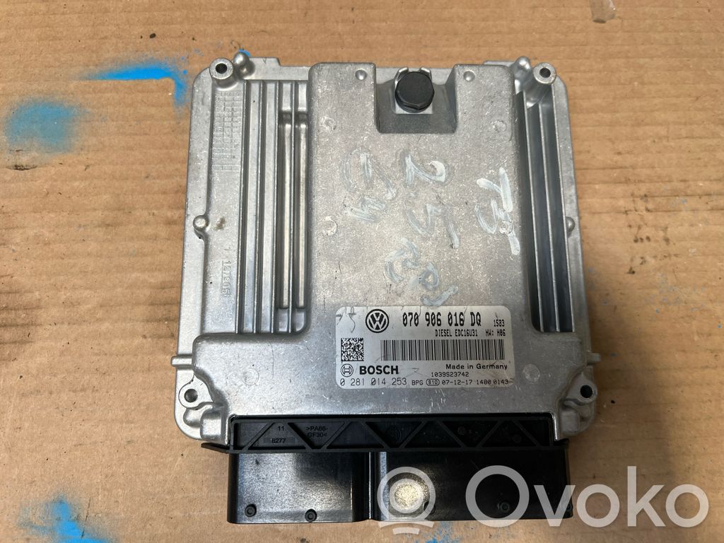 Volkswagen Transporter - Caravelle T5 Sterownik / Moduł ECU 