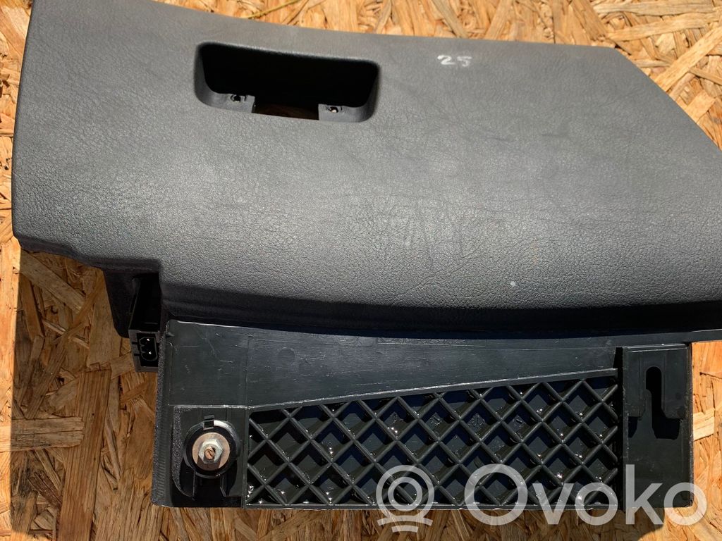 BMW 5 E39 Glove box 