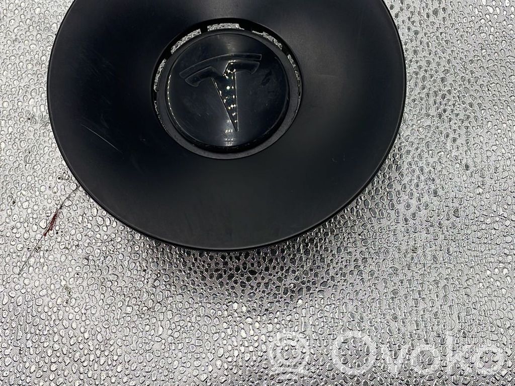 Tesla Model Y Dekielki / Kapsle nieoryginalne 