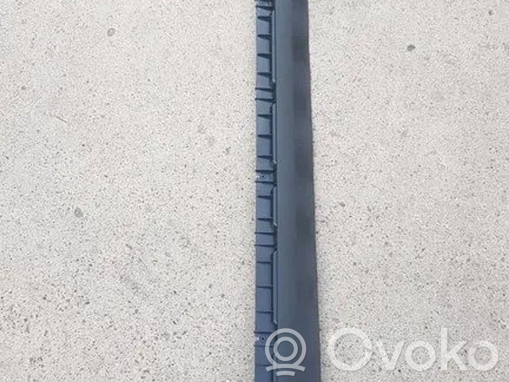 Tesla Model Y Kynnyksen/sivuhelman lista 