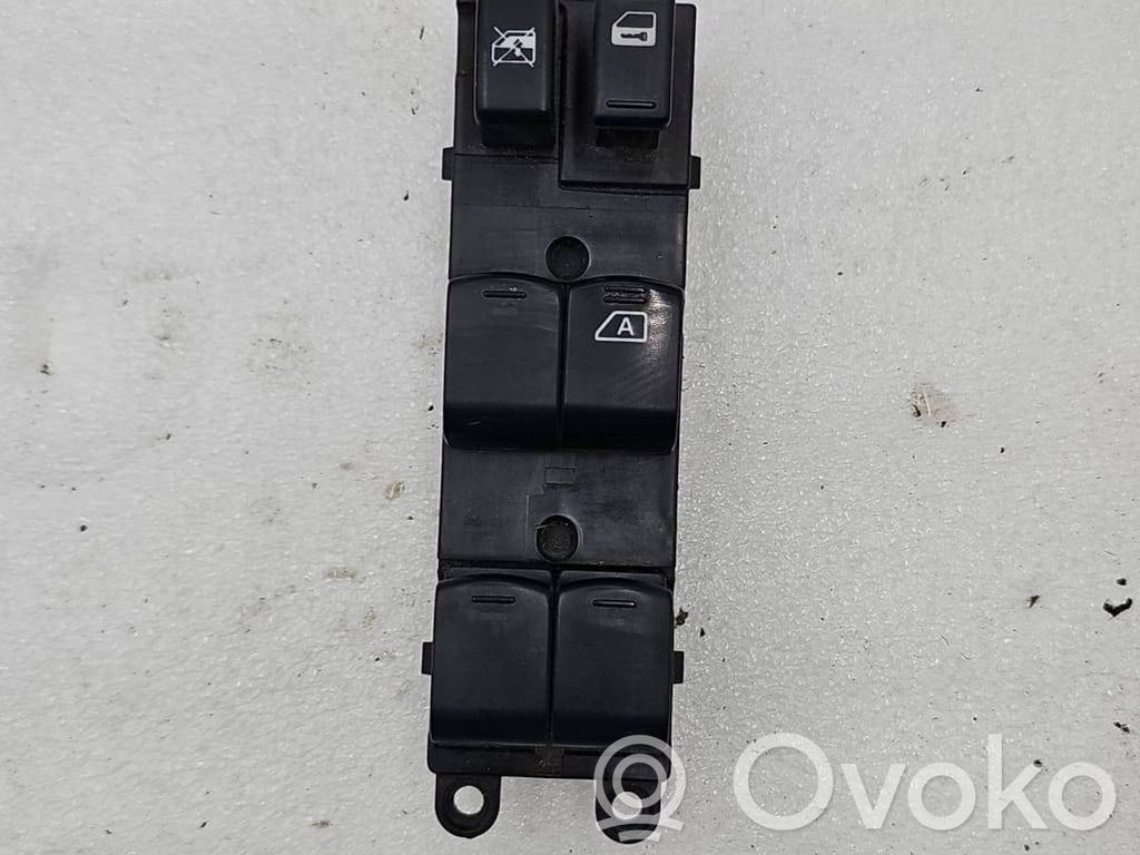 Subaru Forester SH Electric window control switch 